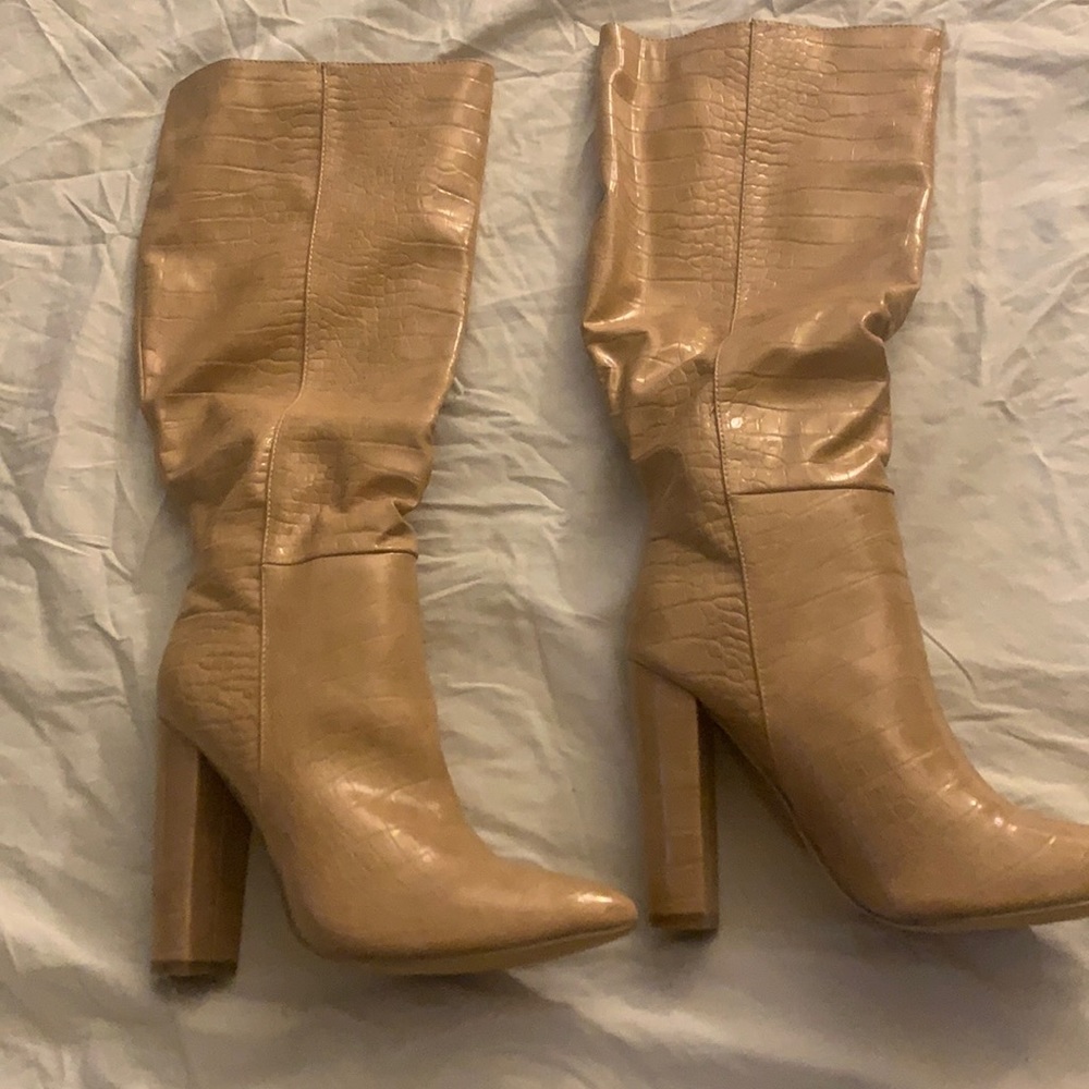 Size 7.5 Fashion Nova Boots